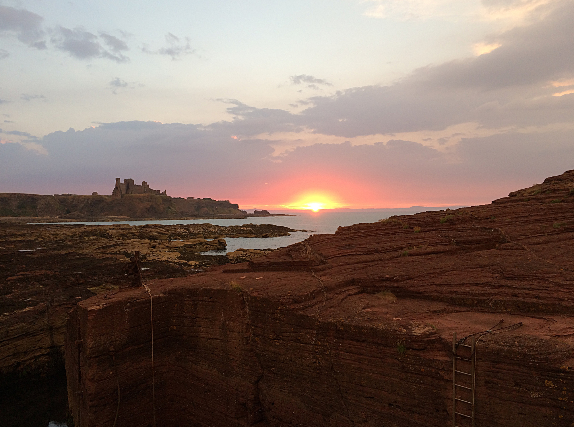 Sunset on Tantallan Castle